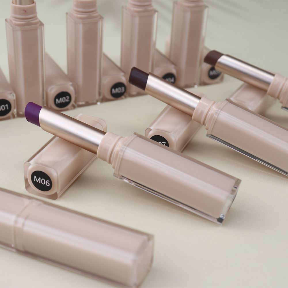 9 Colors Of Moisturizing Lipstick And 8 Colors Of Matte Lipstick