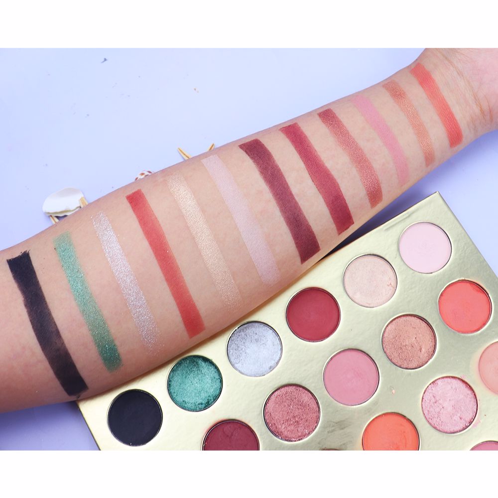 Paleta de sombras de ojos doradas de 24 colores