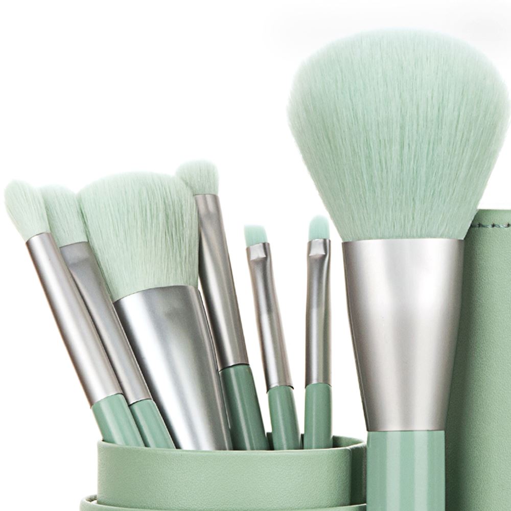 7 makeup brushes (with bucket)