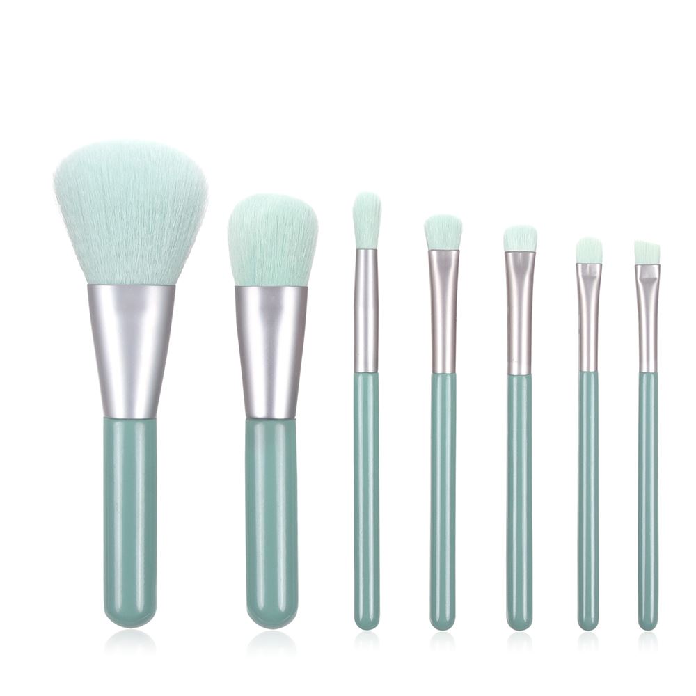 7 makeup brushes (with bucket)