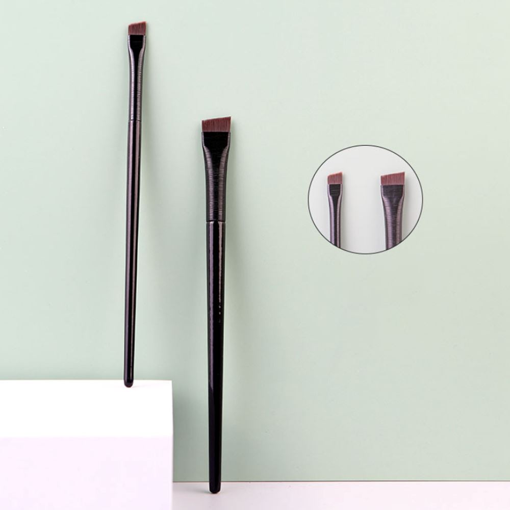 Blade eyeliner brush or eyebrow brush