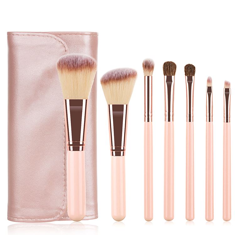 7 makeup brushes (with bag)