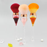 Goblet Make-up-Pinsel mit losem Puder