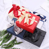 Nicht faltbare weiße Geschenkbox mit Schleife und Boxen für die Geburtstagsfeier