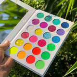 Lidschattenpalette mit 24 Farben für Frühling und Sommer