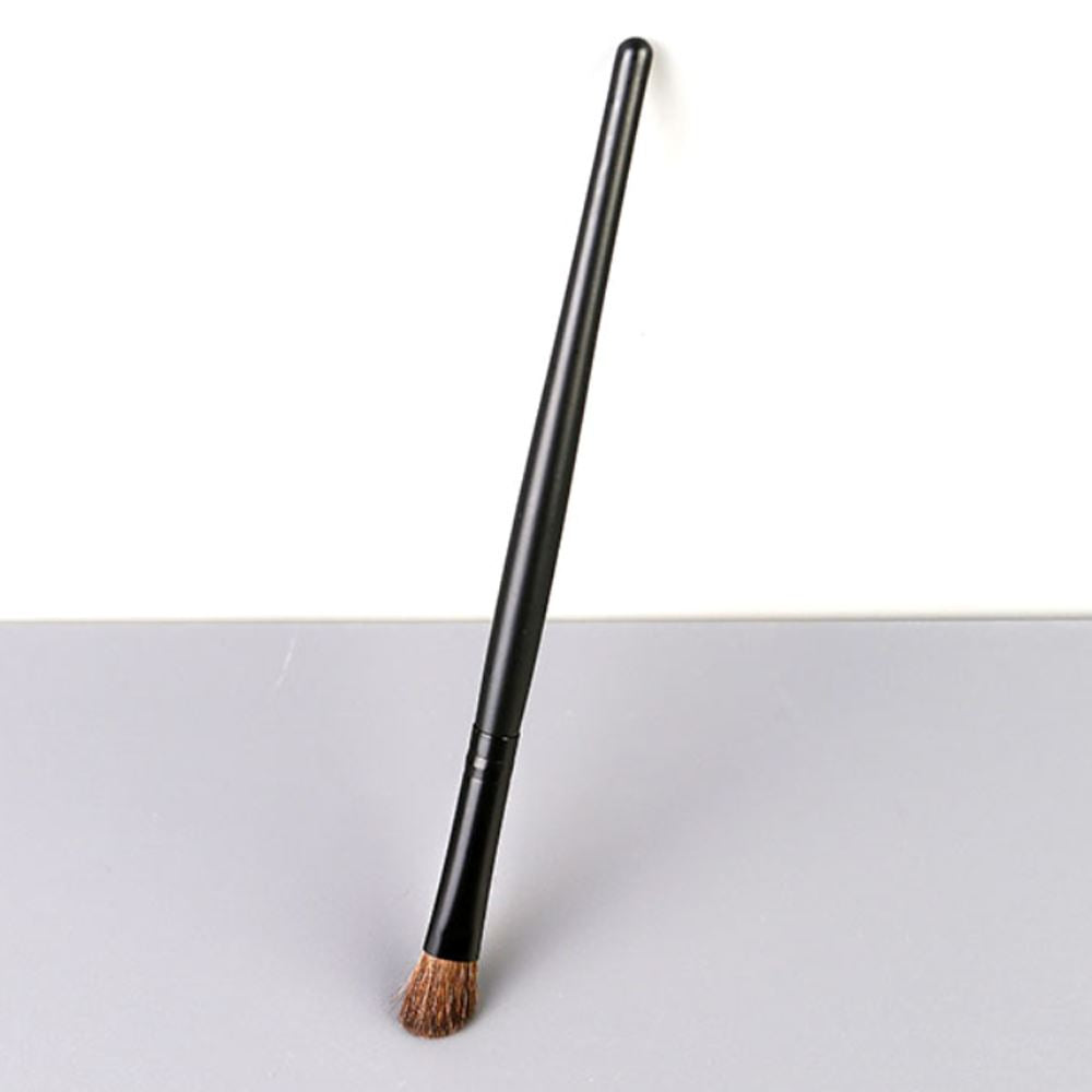 Horsehair Angled Nose Shadow Brush