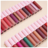 50PCS de 29 colores Barras de labios de tubo redondo con tapa rosa - PRECIO BAJO (COLORES ENVIADOS ALEATORIAMENTE)